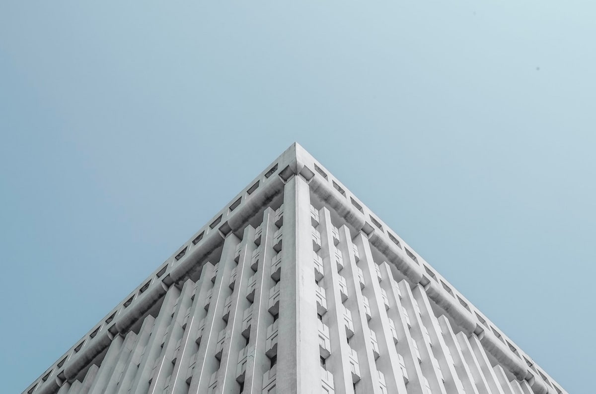 国足对阵字母哥,网球公开赛赛场竟出现争议判罚,现场观众离谱